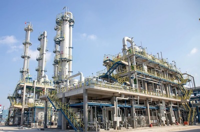 創(chuàng)新突破，自主自強(qiáng)——我國(guó)首個(gè)丁二烯法己二腈工業(yè)化項(xiàng)目投產(chǎn)引領(lǐng)產(chǎn)業(yè)升級(jí)